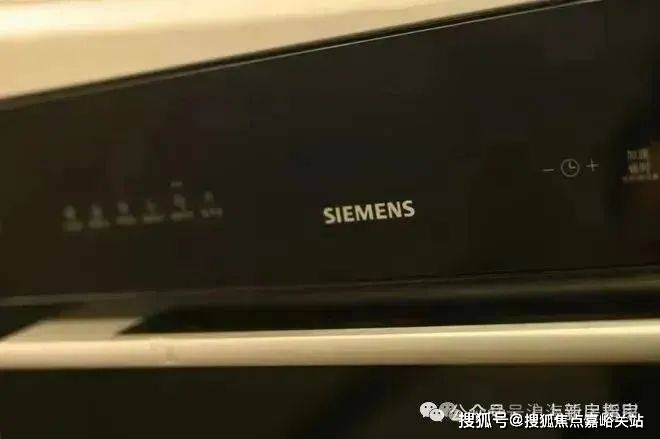 售楼中心电话→楼盘百科→首页网站→楼盘百科→首页→处24小时热线尊龙凯时ag旗舰厅网站保利·光合上城售楼处电话→保利·光合上城(图10)